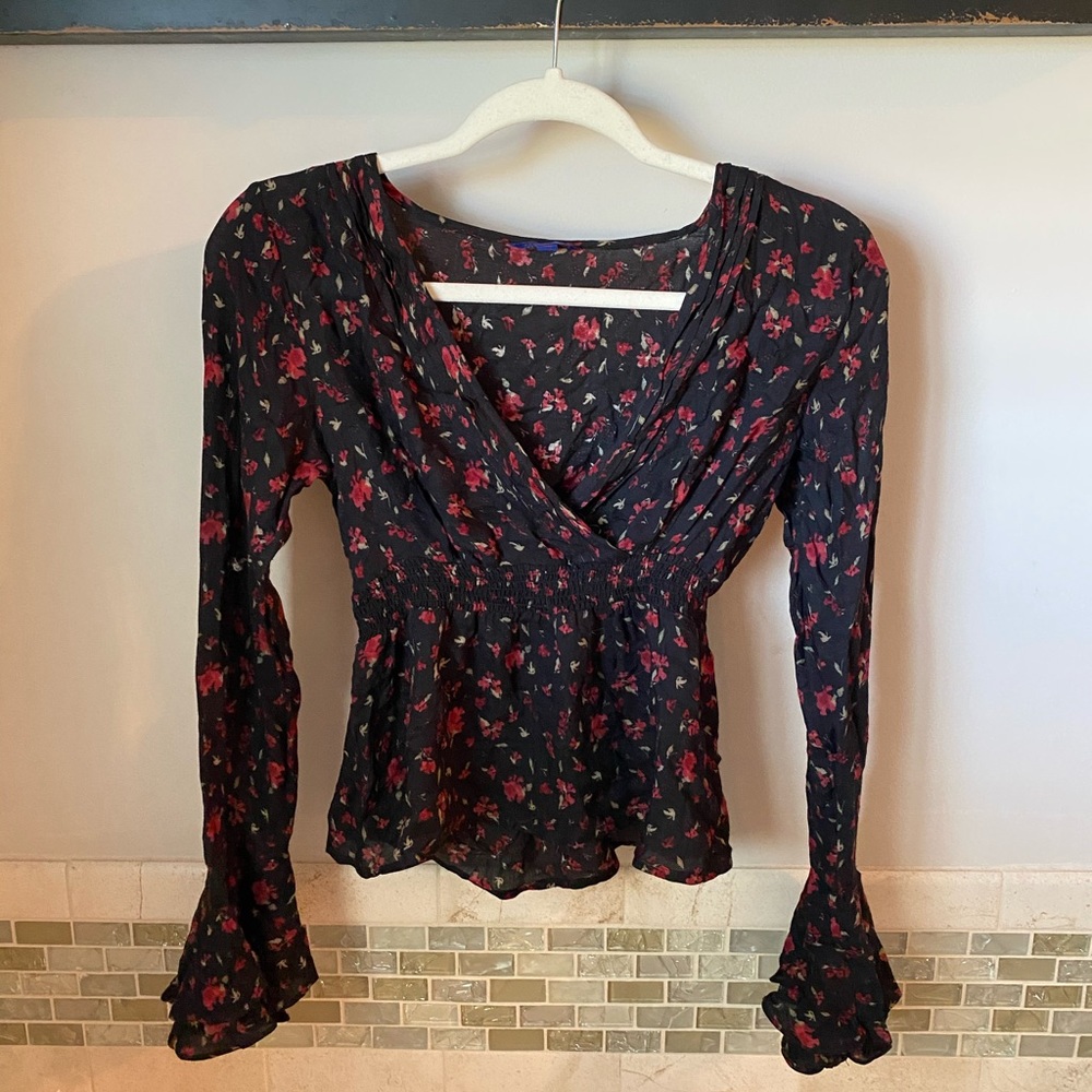 Bell sleeve floral top